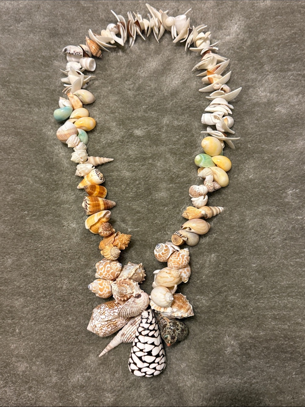 Large Shell Necklace - Picture 5 of 9